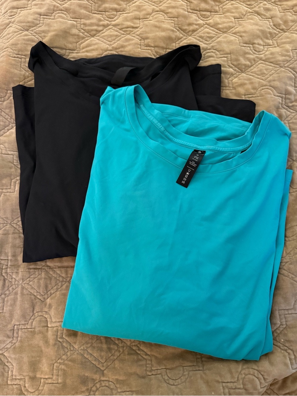 TWO Yogalicious Long Sleeve Tees in Turquoise & Black Layered Look